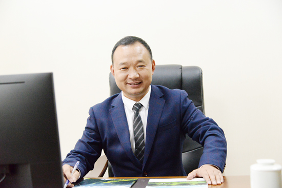 李震.jpg